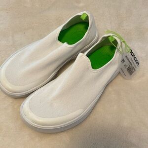 Oofoam white slip on shoes